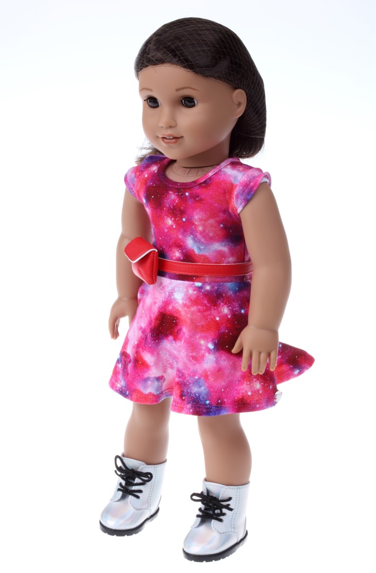 „Luciana Vega“ ist eine Puppe der Marke American Girl, die ein ein 11jähriges Mädchen of Color darstellt und die das Interesse für MINT-Fächer anregen soll: „Luciana Vega“ ist eine Puppe der Marke American Girl, die ein ein 11jähriges Mädchen of Color darstellt und die das Interesse für MINT-Fächer anregen soll