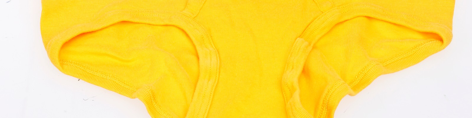Um zu kontrollieren, dass nur die dafür gedachte Kleidung getragen wird, ist der AKW-Arbeitsanzug durchsichtig. Die dazu gehörige Unterwäsche ist gelb, da gut sichtbar, Hersteller: Benedikt Mäser Textil GmbH, 1975